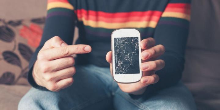 A Guide to Fix a Cracked Phone Screen￼